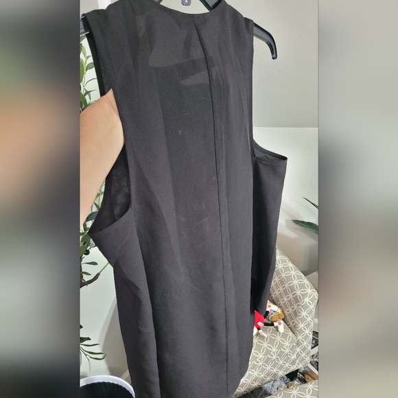 BCBGeneration Black Sleeveless Deep Vneck Top Small - Picture 4 of 4